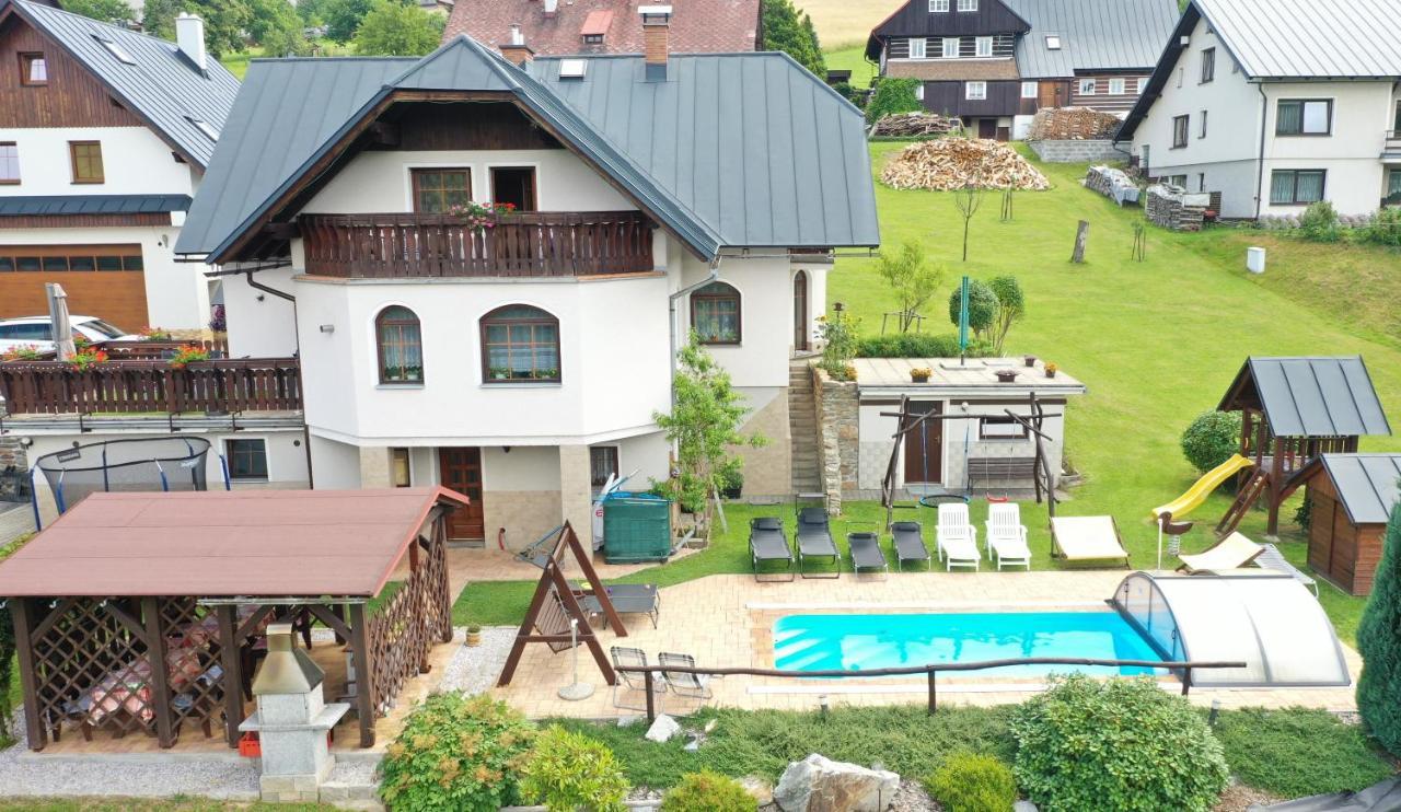 Apartmany - Privat Pacholik โรกีนีซ นัด ยีเซอโร ภายนอก รูปภาพ