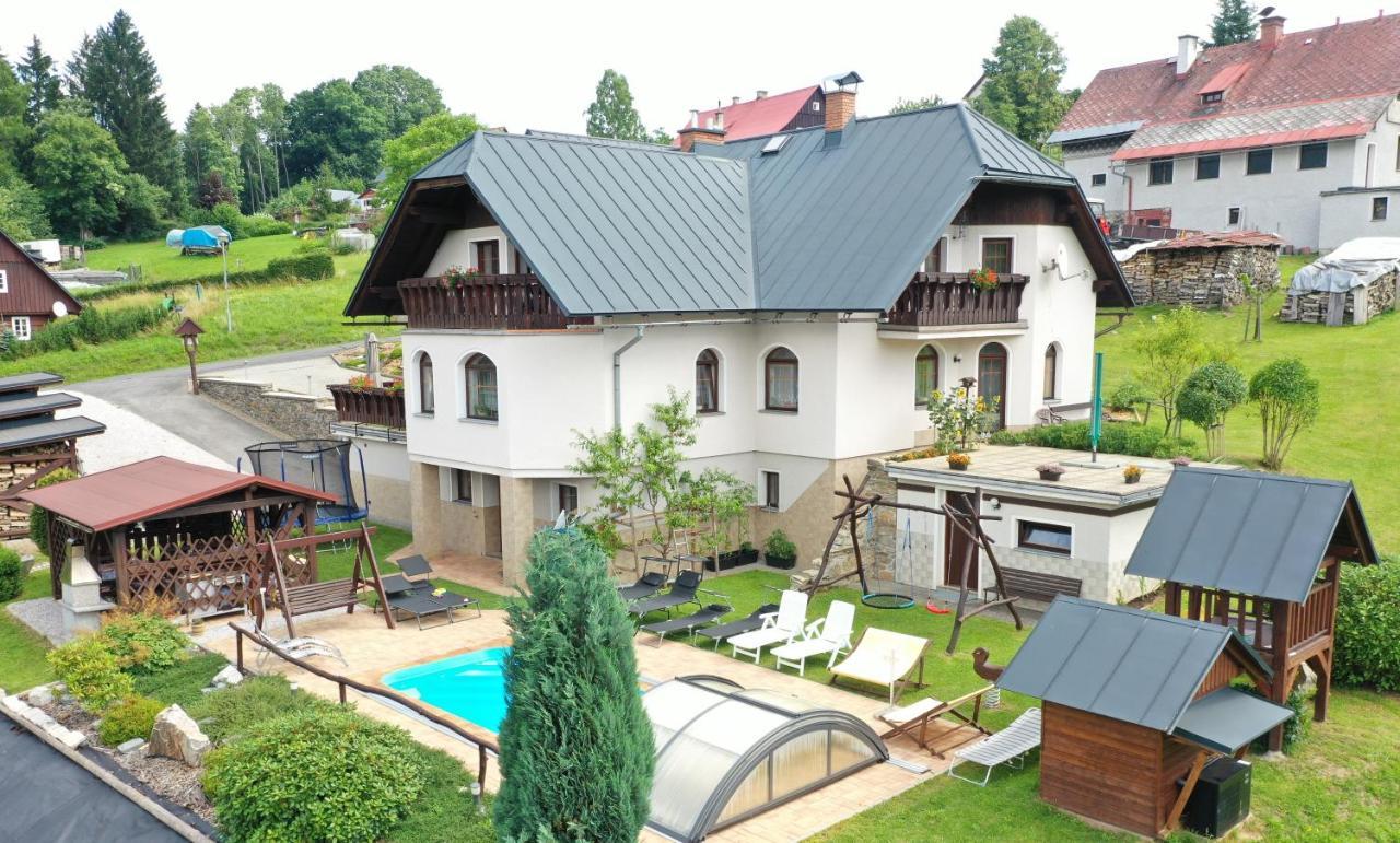 Apartmany - Privat Pacholik โรกีนีซ นัด ยีเซอโร ภายนอก รูปภาพ