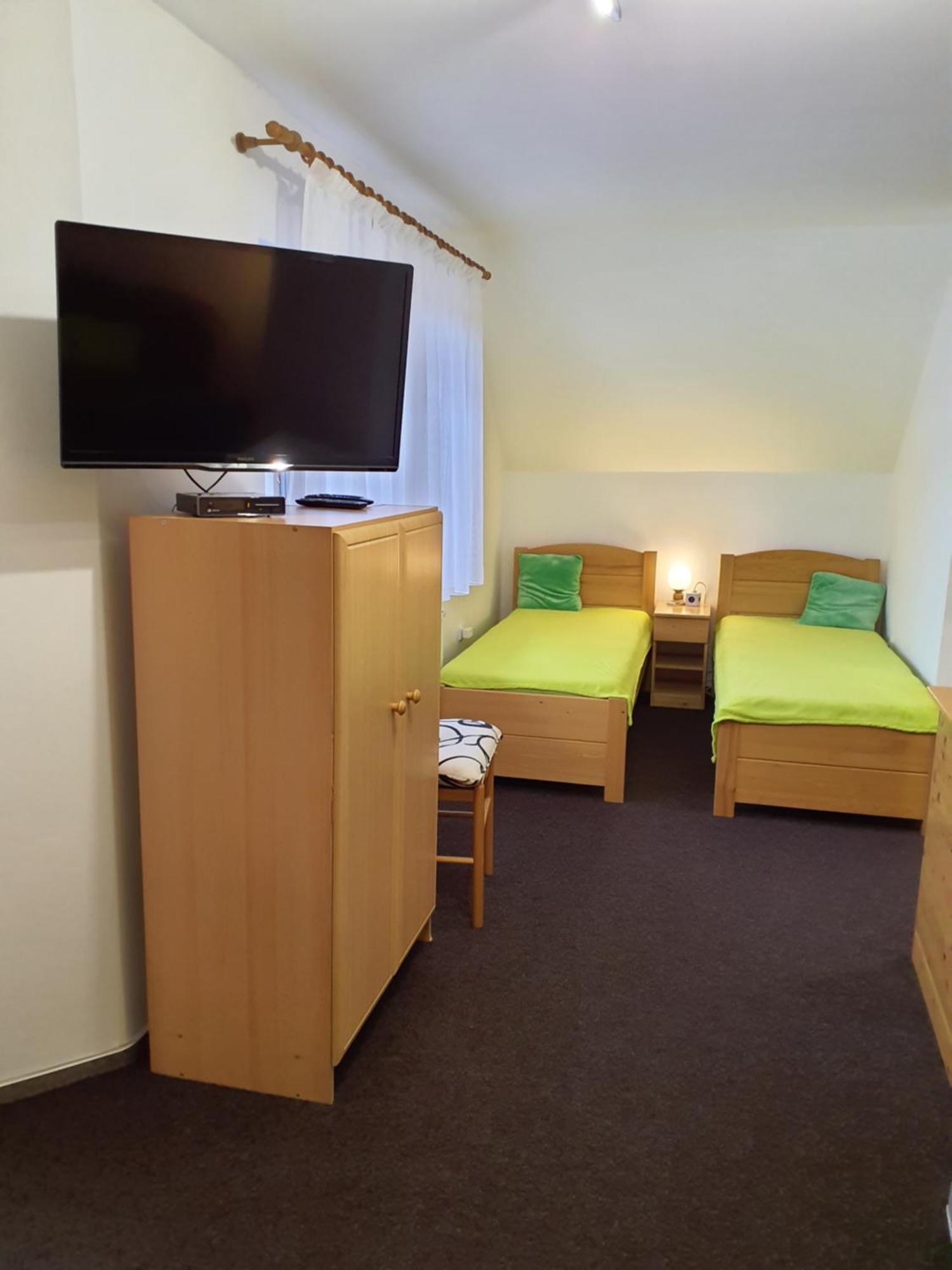 Apartmany - Privat Pacholik โรกีนีซ นัด ยีเซอโร ภายนอก รูปภาพ
